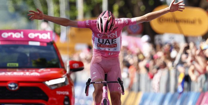‘Italië is veroverd door de vriendelijke kannibaal’: Internationale kranten lovend over Giro-winnaar Tadej Pogacar