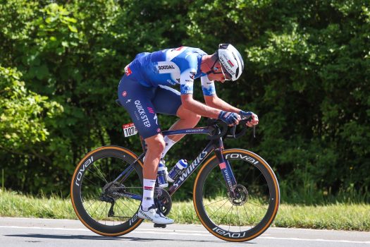 Ondanks wel héél vroeg zegegebaar: Warre Vangheluwe verrast peloton in Duinkerke na spektakelslot