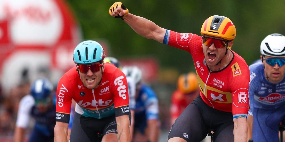 Alexander Kristoff beats Jarne Van der Paar in the Eleven Cities Tour of Bruges