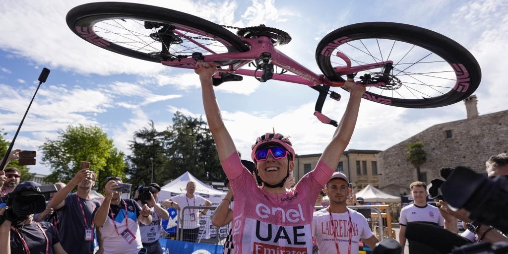 Giro-zege van Tadej Pogacar gaat niet onopgemerkt voorbij in thuisland UAE Emirates