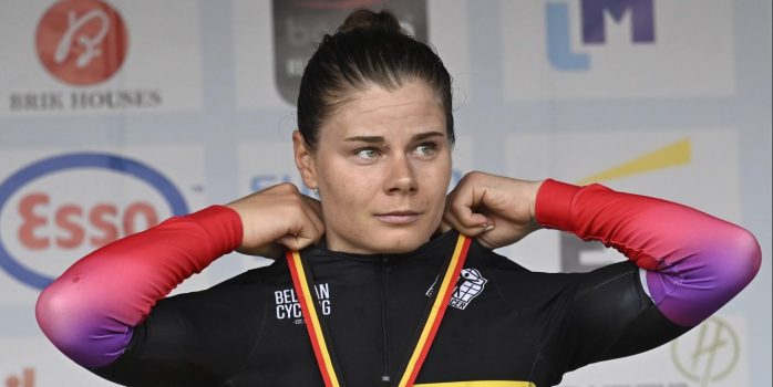 Lotte Kopecky zet succesreeks voort op BK tijdrijden: “Altijd fijn om Belgische titel te vernieuwen”