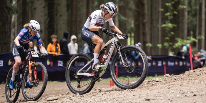 Ferrand-Prévot draait rollen om en klopt Pieterse in Val di Sole, zege Schurter bij de mannen