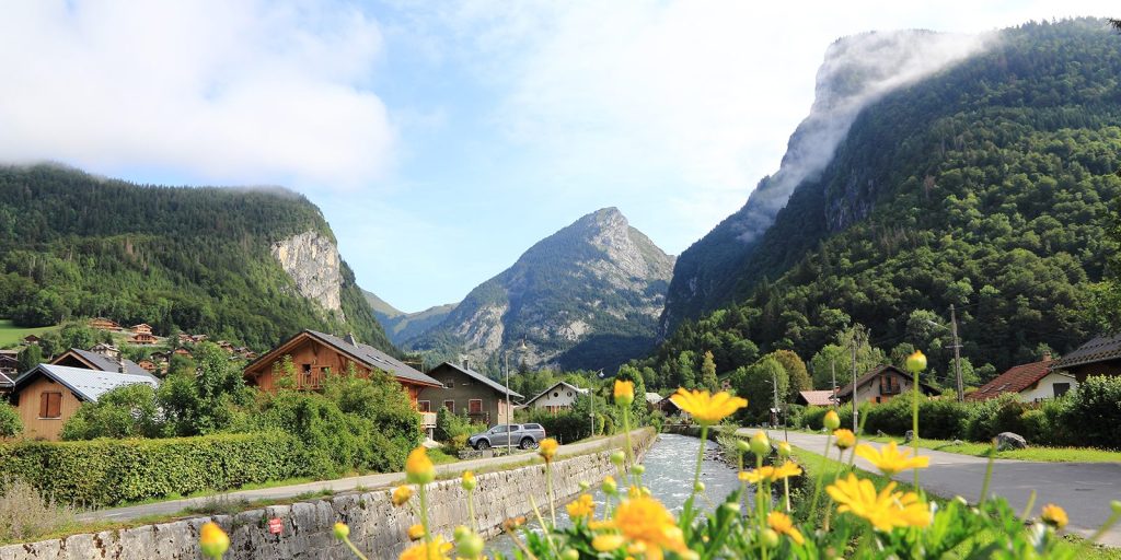 De loeisteile weg naar Samoëns 1600 is voor parcoursbouwers verstopt in de Franse Alpen