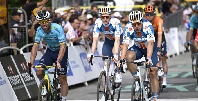 Fabio Jakobsen ruim voor tijdslimiet binnen over de Galibier: “Ik begin er doorheen te komen”