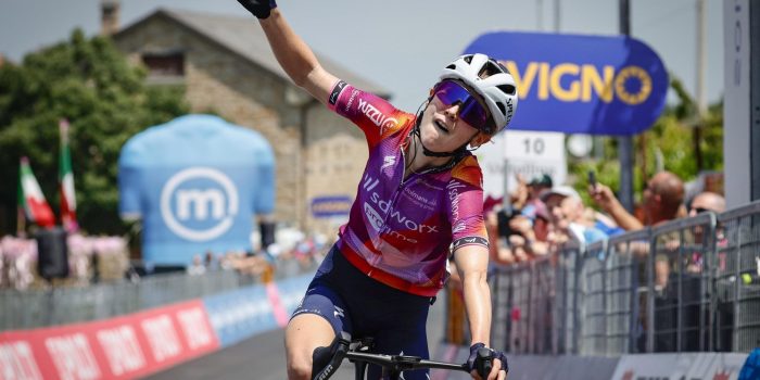 SD Worx-Protime slaat toe in Giro d’Italia Women: Niamh Fisher-Black wint, voor Lotte Kopecky