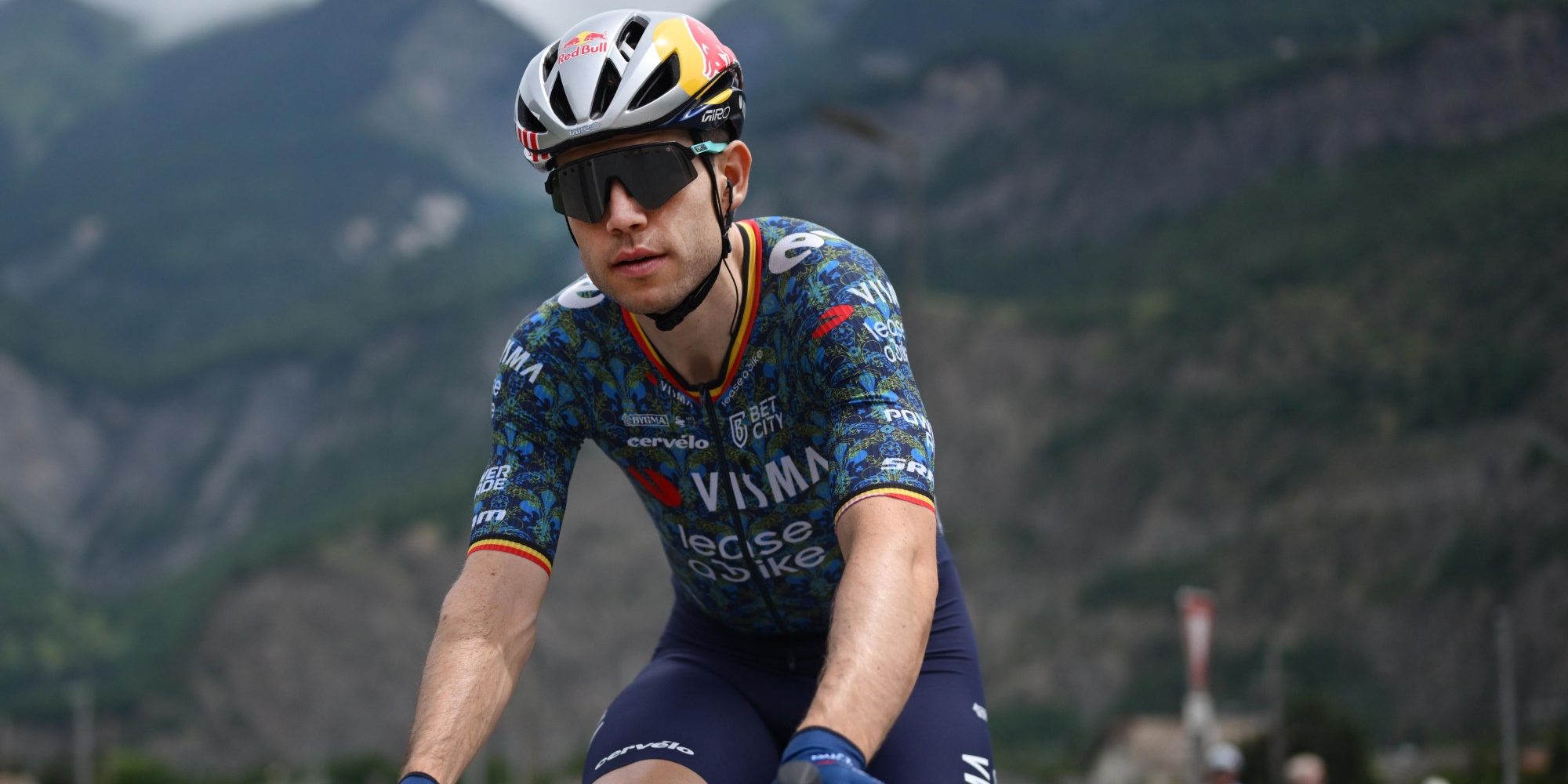 Wout van Aert liet zich in Galibier-rit gek maken door Victor Campenaerts: “Heel mijn dag verpest”