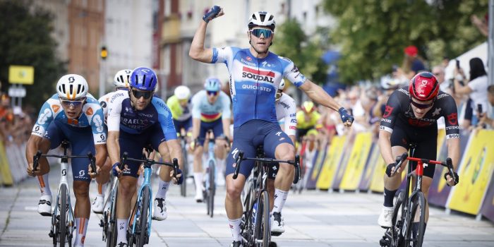 Lamperti sprint met hulp van Alaphilippe naar zege in openingsrit Czech Tour, Zijlaard vierde