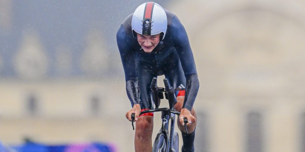 Joshua Tarling grijpt nét naast medaille na lekke band: “Kan er niets aan doen”