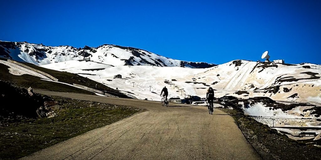 In de achtervolging op Steven Kruijswijk in de ijle lucht van de Sierra Nevada