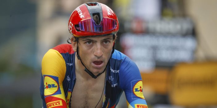 Vuelta 2024: Overstekend hert dwingt Giulio Ciccone tot opgave