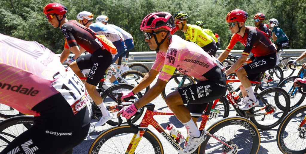 Richard Carapaz geeft klassement nog niet op: Bevond me in een zone van wanhoop