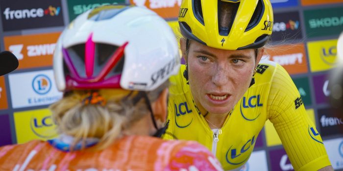 Demi Vollering na zware valpartij in Tour de France Femmes: “Ik viel zo hard op mijn reet…”