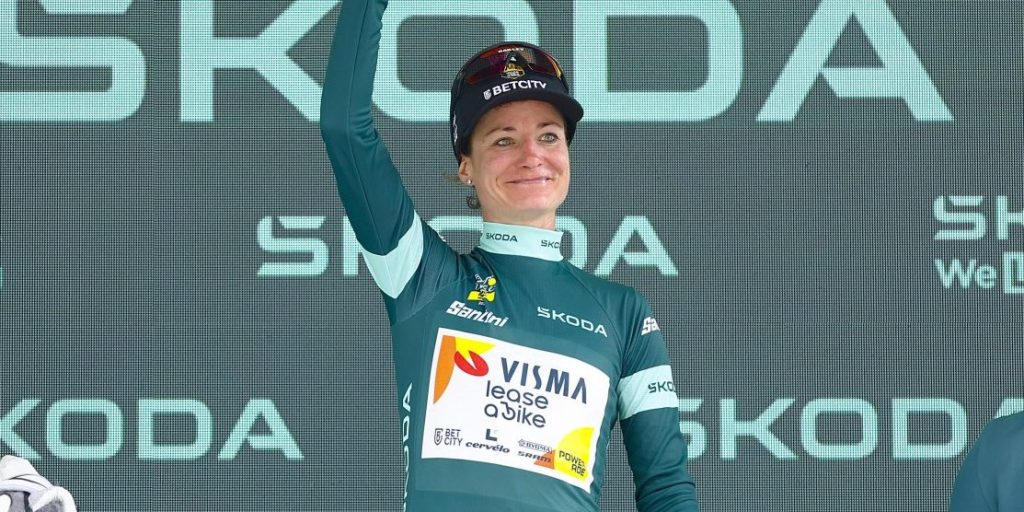 Marianne Vos pakt groene trui in Tour Femmes: Hoorden uit auto hoe spannend strijd om geel was