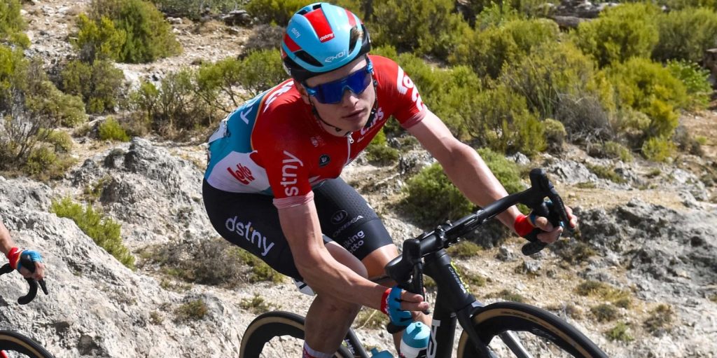 Lennert Van Eetvelt raakt zijn plek in top-10 van Vuelta kwijt: “Hoop vorm terug te vinden”