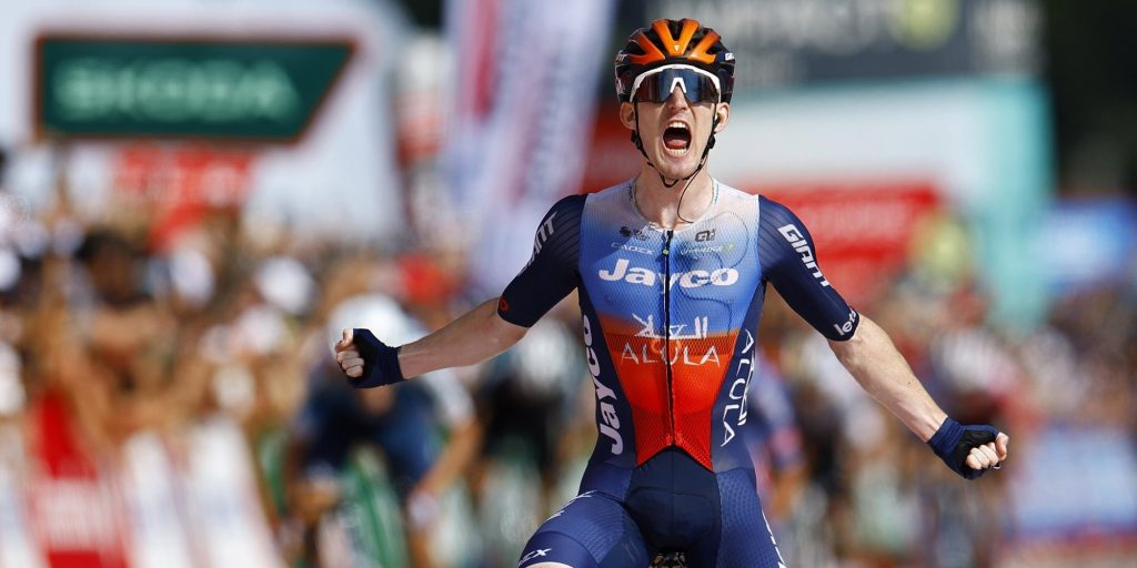 Vuelta 2024: Eddie Dunbar wint vluchtersrit voor Quinten Hermans, Roglic en Mas pakken tijd op OConnor