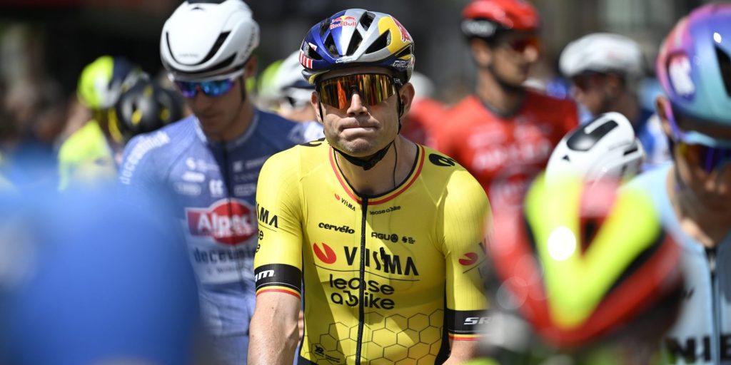 Wout van Aert loopt na val in Vuelta nog altijd op krukken: “Knie was toch behoorlijk beschadigd”