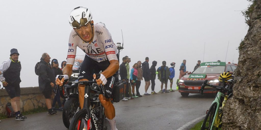 Vuelta 2024: Ben OConnor behoudt nipt zijn rode trui, vluchter Soler wint op Lagos de Covadonga