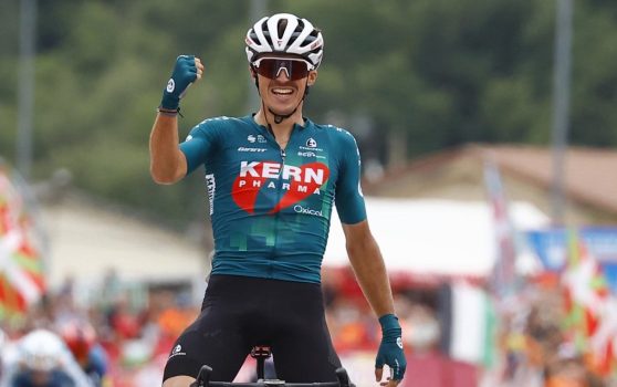 Vuelta 2024: Berrade bezorgt Equipo Kern Pharma derde zege vanuit vlucht, dramatische dag voor Landa