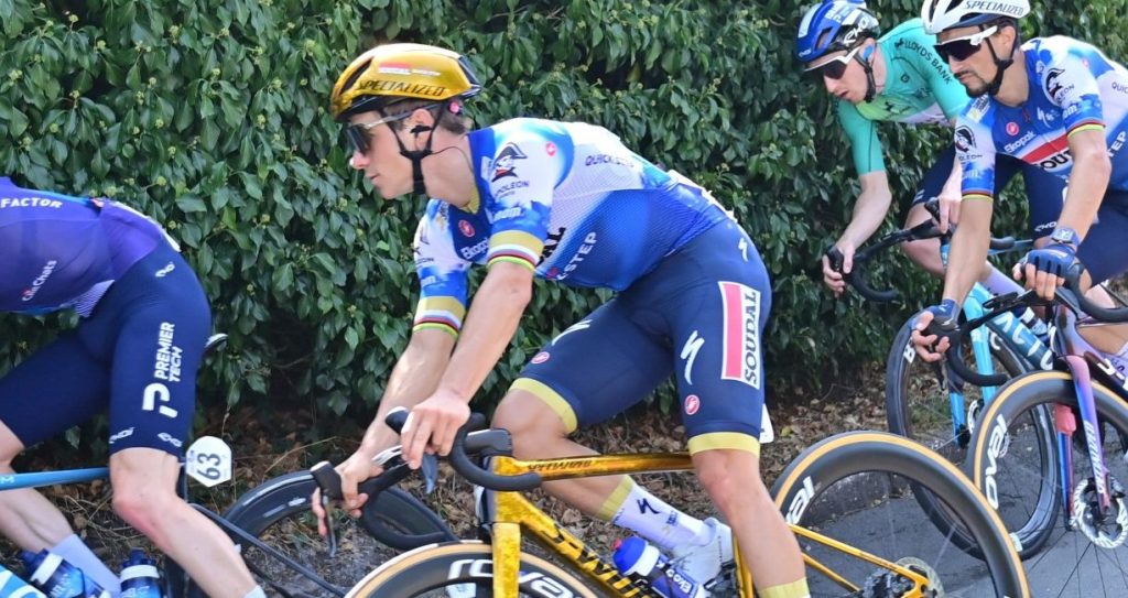 Remco Evenepoel traint nog twee uur bij na vierde rit Tour of Britain: “Was maar een korte etappe”