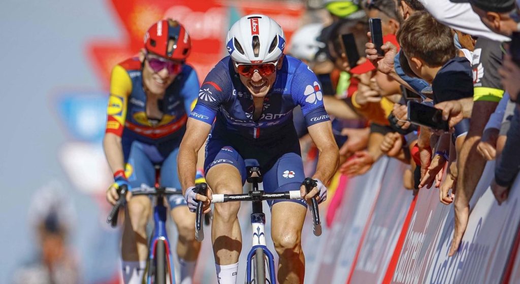 David Gaudu vindt Vuelta geslaagd na tweede plaats, Skjelmose met pijn naar derde plek