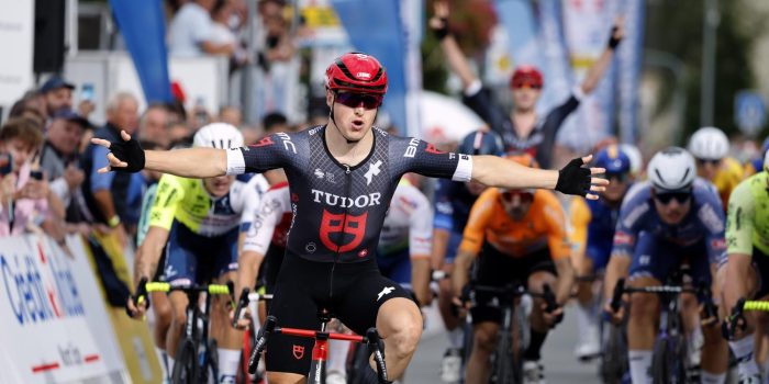 Arvid de Kleijn wint GP de Fourmies met twee vingers in de neus na lead out uit het boekje