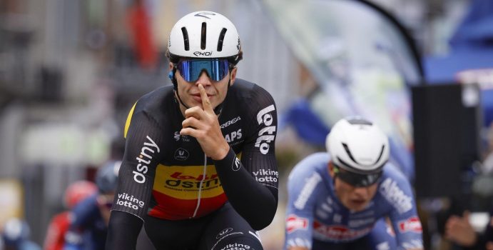 Arnaud De Lie zegeviert na machtssprint in Binche-Chimay-Binche