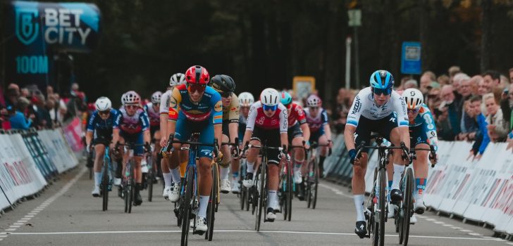 Ilse Pluimers steelt de show in Simac Ladies Tour, maar Lorena Wiebes sprint naar de zege