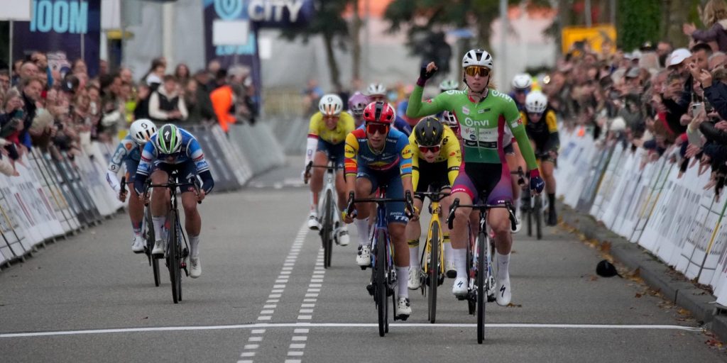 Hattrick voor Lorena Wiebes in Simac Ladies Tour, massale valpartij met Kopecky en Kool in finale