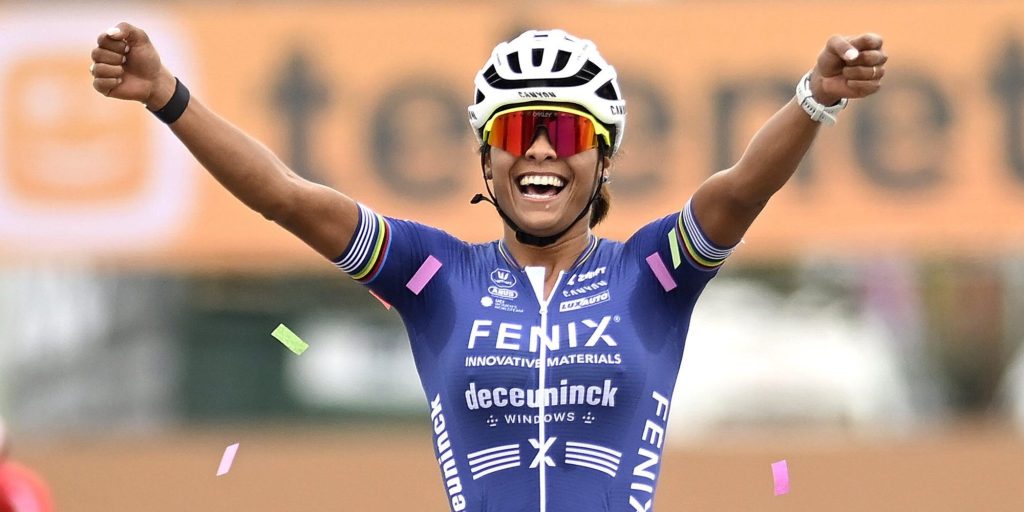 Ceylin Alvarado wint Superprestige Ruddervoorde na driestrijd met Van Empel en Brand