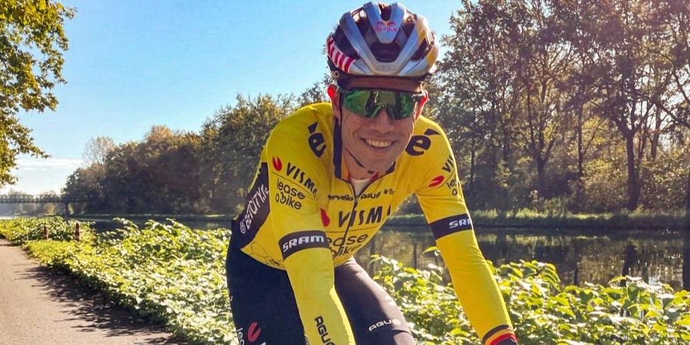 Woo-hoo: Wout van Aert maakt eerste fietstochtje sinds Vuelta-val