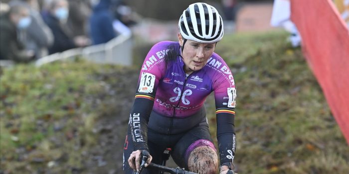 Loes Sels (39) wint na bijna zes jaar weer een UCI-cross