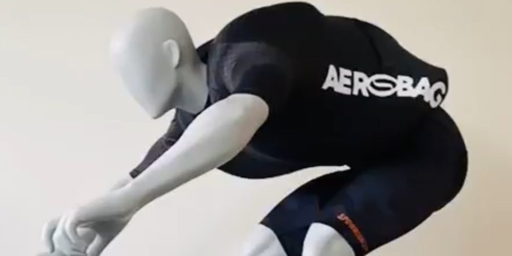 Nieuw prototype van koersbroek met airbag: in 2025 in (jeugd)peloton?