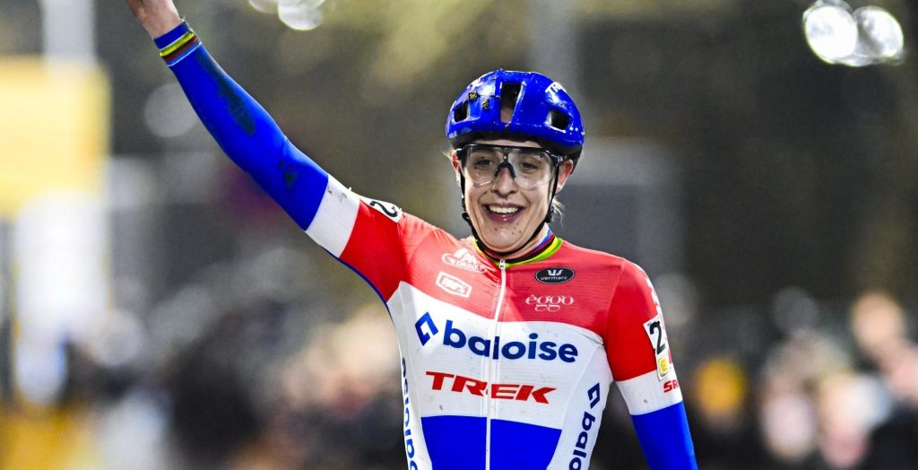 Lucinda Brand verslaat Ceylin Alvarado na fraaie tweestrijd in Superprestige Diegem