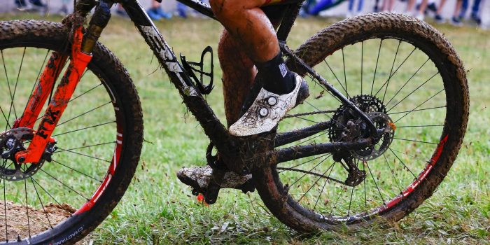 Dieven gaan met opblaasbare mascotte van Cyclocross Gullegem aan de haal