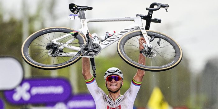 Gemiddeld één custom fiets per koersweek voor Mathieu van der Poel in 2024