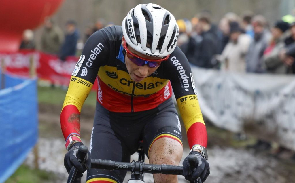 Sanne Cant verbijt de pijn na zware val: Vooral blij dat ik de finish heb gehaald