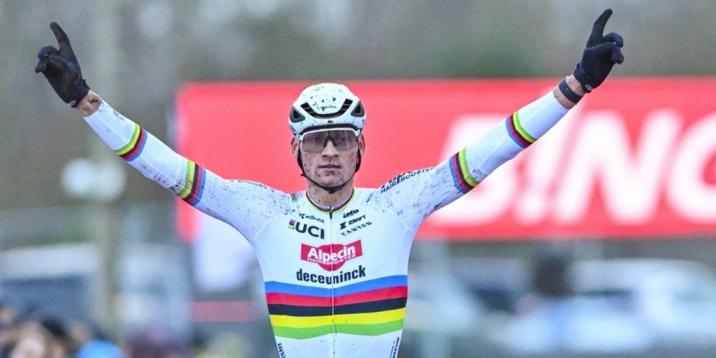 Meesterlijke Mathieu van der Poel geeft crossles bij rentree in Wereldbeker Zonhoven