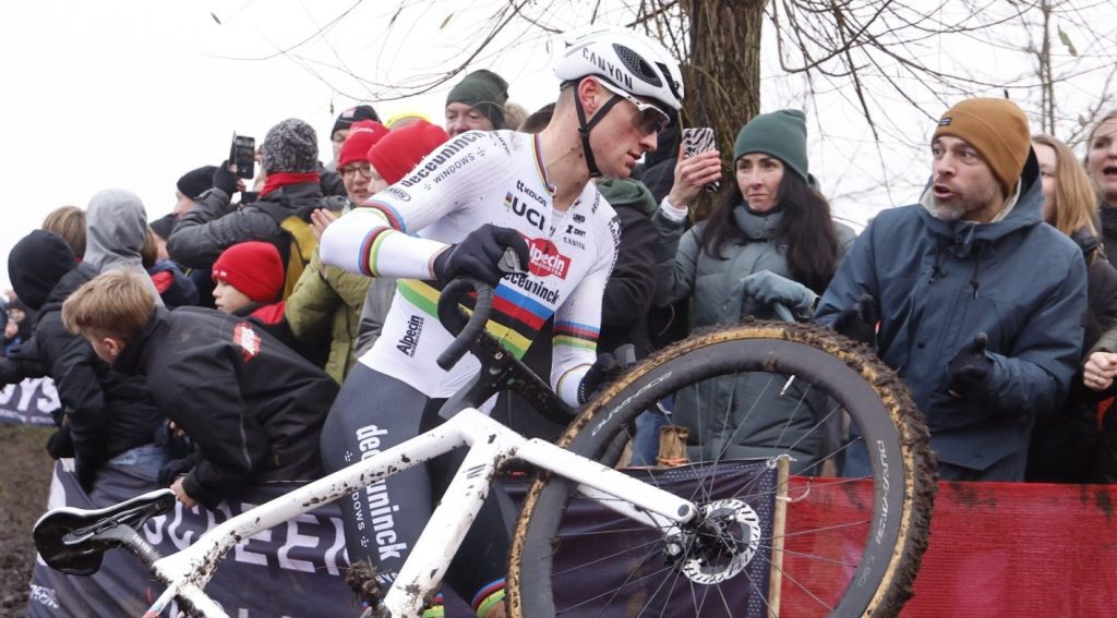 Mathieu van der Poel niet verrast door sterke Wout van Aert in Loenhout