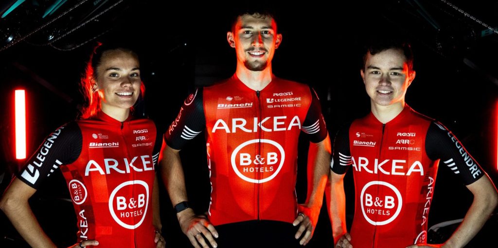 Arkéa-B&B Hotels en nieuwe kledingsponsor kiezen voor meer zwart in tenue 