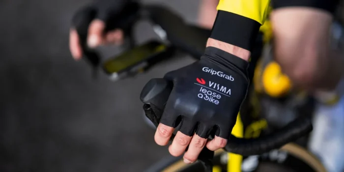 Visma | Lease a Bike trekt sponsoren aan voor sokken en handschoenen