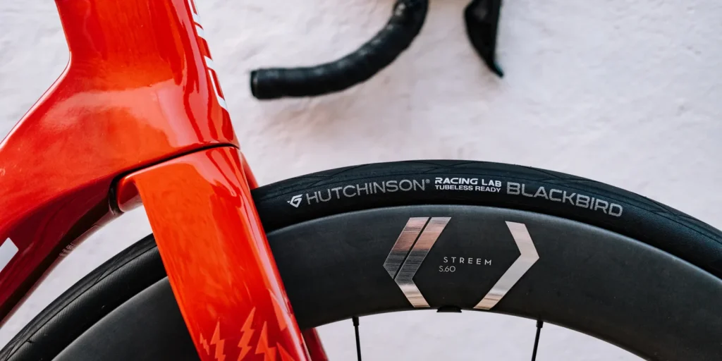 Intermarché-Wanty gaat koersen op prototypes van nieuwe sponsor Hutchinson