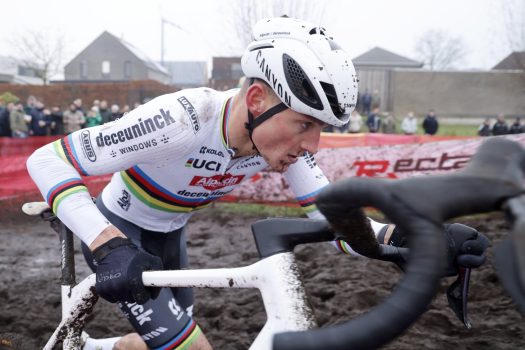 Roodhooft over blessure Mathieu van der Poel: “Geen impact op wegseizoen”