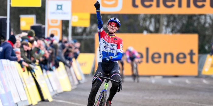 Lucinda Brand moet hele cross achtervolgen, maar dieselt toch naar dubbelslag in Gullegem 