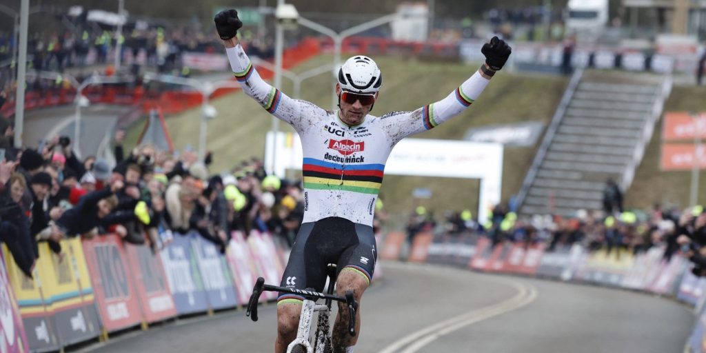 Solo in Hoogerheide was voor Mathieu van der Poel amusement en training: Op schema voor WK