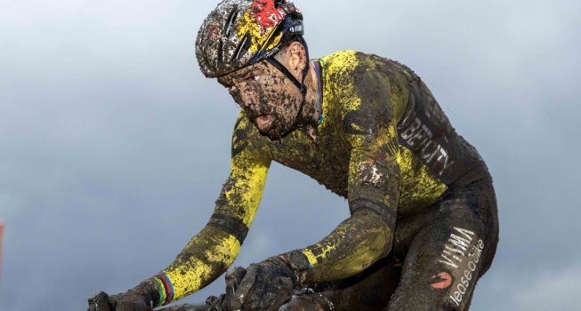 Richting WK veldrijden bevrijdt Wout van Aert zich van planmatig harnas