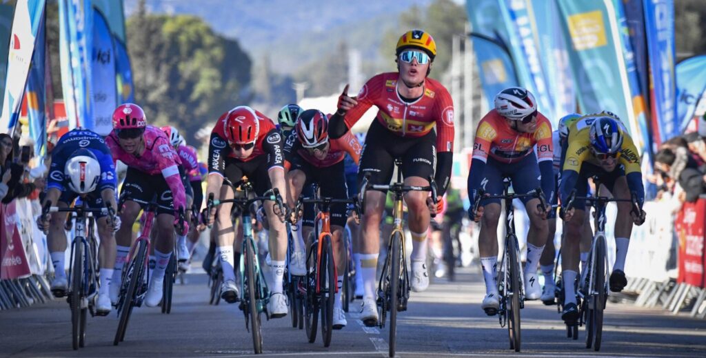 Søren Wærenskjold snelt naar zege na chaotische sprint in Ster van Bessèges