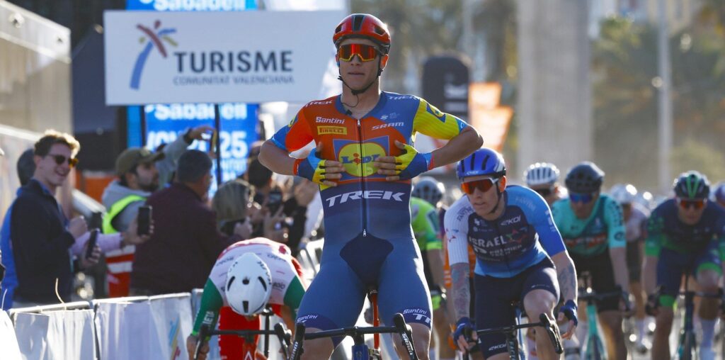 Jonathan Milan veruit de snelste in slotrit Ronde van Valencia, Buitrago eindwinnaar