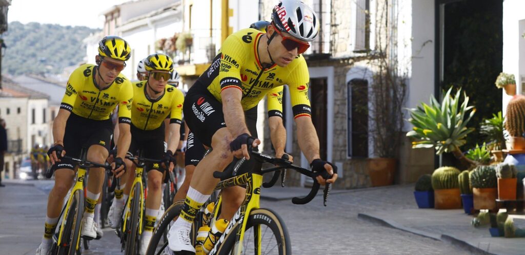 Van topfavoriet naar meesterknecht: Wout van Aert offert zich op in Clásica Jaén