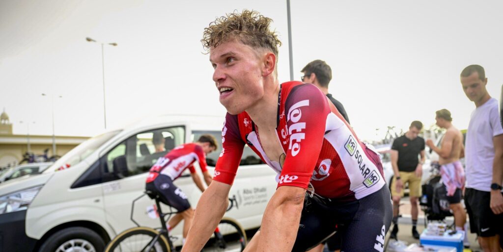 Lennert Van Eetvelt (4e) kan niet profiteren van lead-out Pogacar in UAE Tour