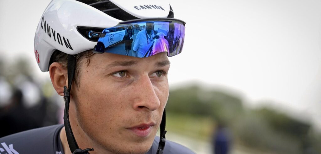 Jasper Philipsen miste ‘killersmentaliteit’ in de Omloop: “Wachtte in de sprint op Wout van Aert”